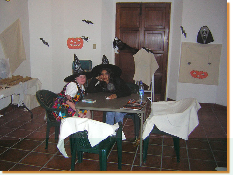 Dos Brujas ... Two witches ... Jenny & Helen