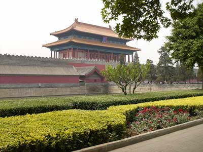 Northern wall of the Forbidden City.  All around it is a big moat ... and just north of the palNorthern wall of the Forbidden City ... click to see a much larger image 