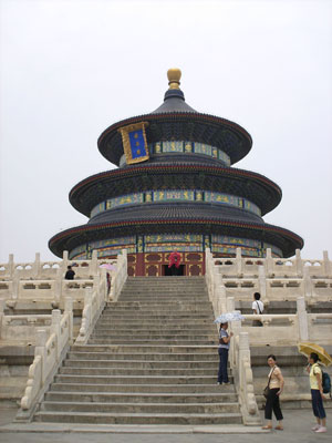 Barbara in front of the Temple of Heaven ... click to see a large image