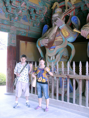 Bulguksa temple entrance is guarded by 4 guards ... cllick to see a large image