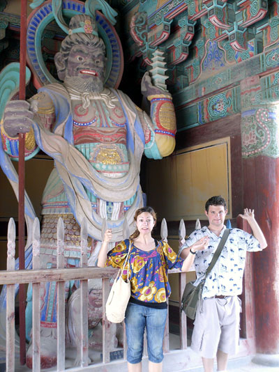 Bulguksa temple entrance is guarded by 4 guards ... cllick to see a large image