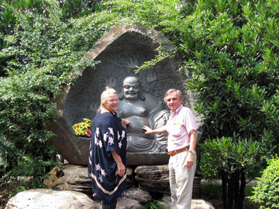 Fat laughing Buddha ... click to see a large image