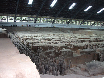 X'ian terracotta soldiers ... about 6,000 of them are in this "Pit 1", discovered by a farmer digging a well in 1974.  Click to see a large image.