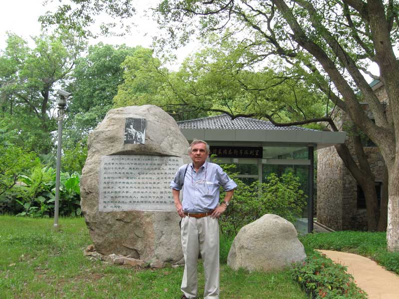 Tomas outside of Mao's villa ... click to see a larger image