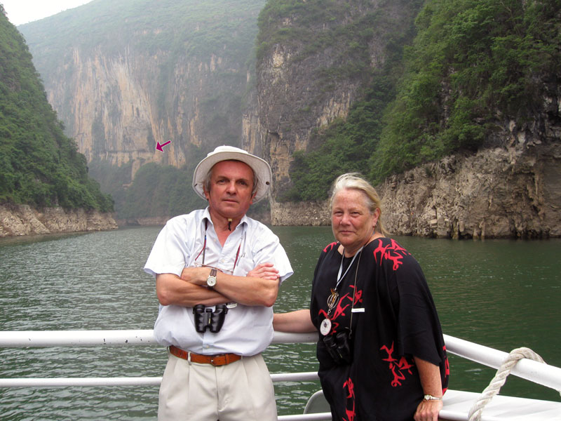 Lesser Three Gorges ... behind us, a "hanging coffin" in the rockside ... click to see a larger image