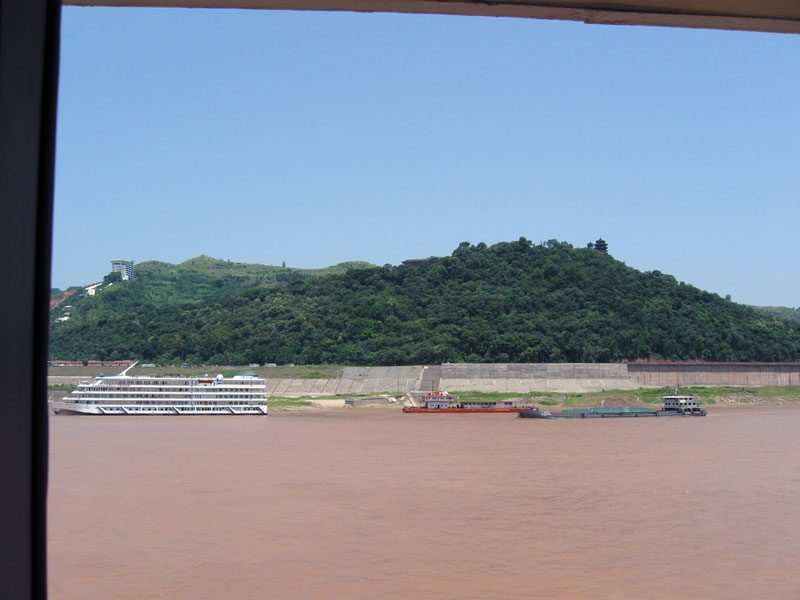 Leaving Fengdu to sail down river ... click to see a larger image