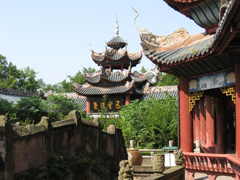 The "Ming Shan" mountain is covered with temples  ... click to see a larger image