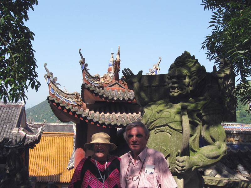 "Ming Shan" is a mountain dedicated to the aftreworld and its ruler, Tianzi  ... click to see a larger image