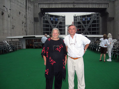 On board our ship, in the locks of the Three Gorges Dam ... click to see a much larger image 