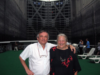 Now the lock is closed and the ships drop down to the next level ... click to see a much larger image 