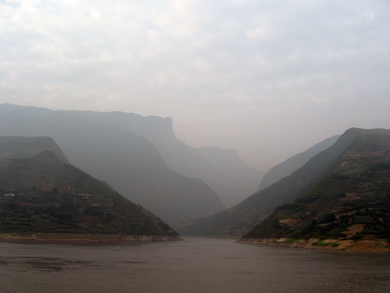 Entering the second of the Three Gorges  ... click to see a larger image