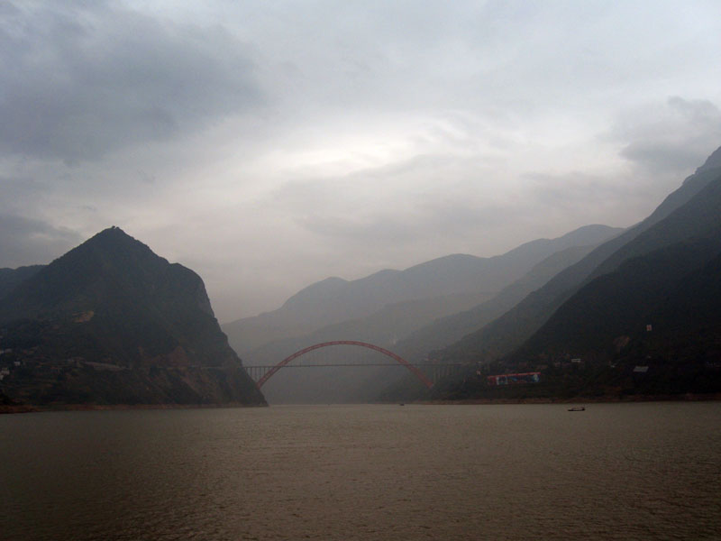 Old China meets new again ... a motorway bridge across the second gorge  ... click to see a larger image