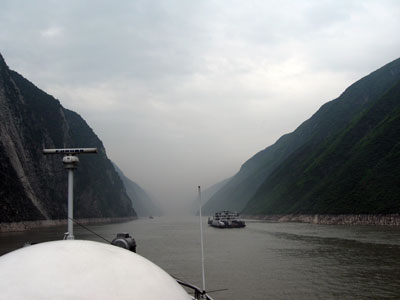 There is a lot of traffic on the Yangtze ... click to see a large image