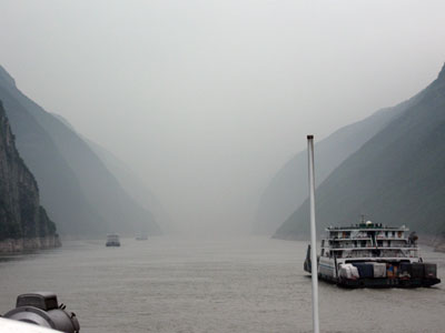 Heavy traffic on the Yangtze ... click to see a large image