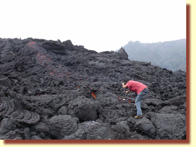 Our friend Enrique is roasting mashmallows in the lava ... and burning his face, that close to the molet rock